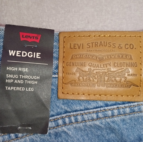 🆕Levi's Urban Outfitters High Rise Wedgie Jeans Distressed Ripped Size 26 - Picture 5 of 14